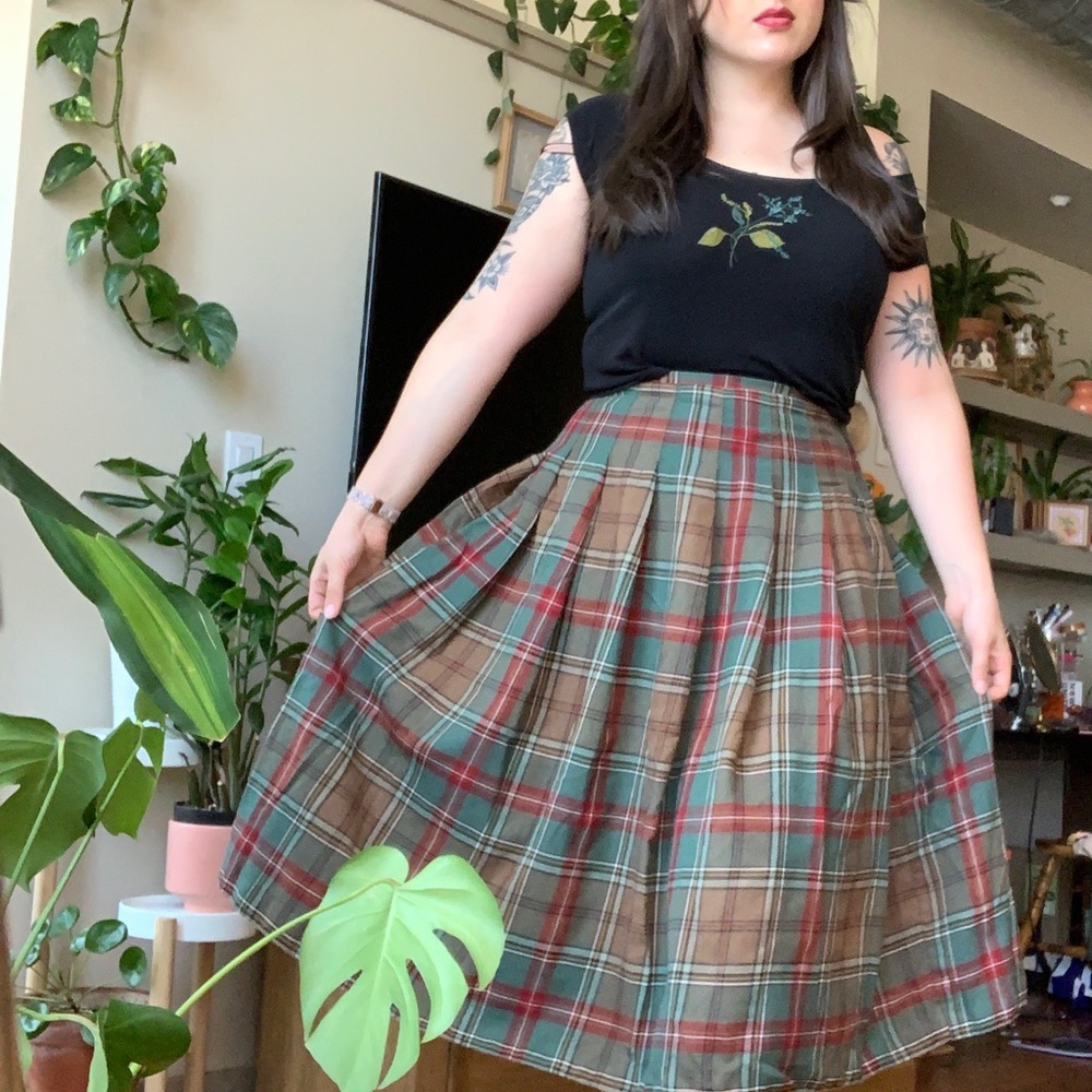 Long pleated plaid skirt